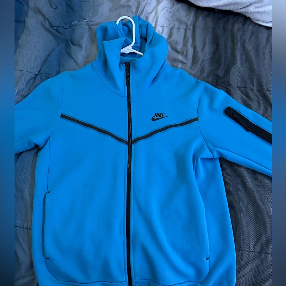 Nike Sportswear Tech Size Medium
